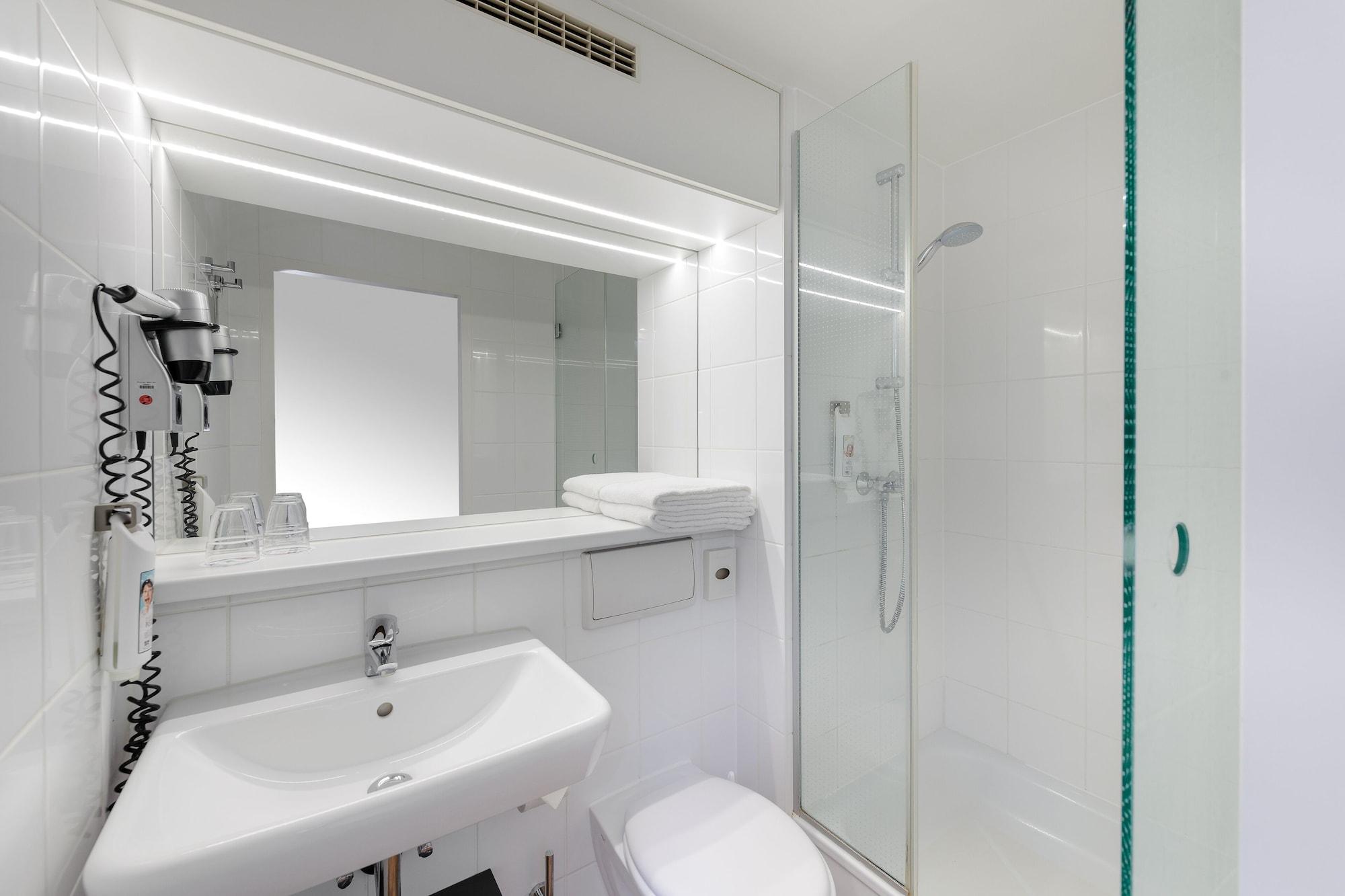 Ibis Hotel Frankfurt Messe West Франкфурт на Майн Екстериор снимка