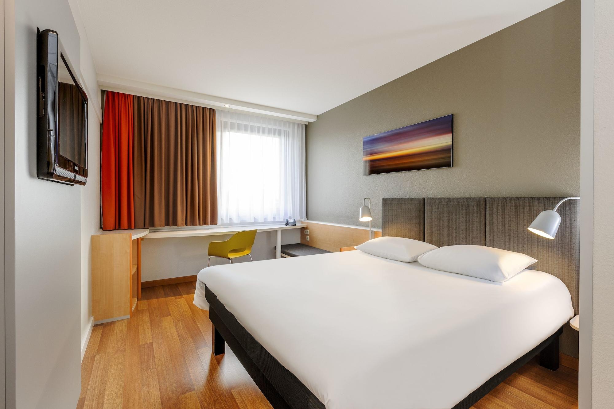 Ibis Hotel Frankfurt Messe West Франкфурт на Майн Екстериор снимка