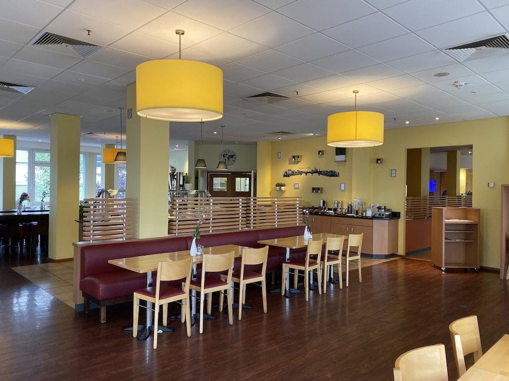 Ibis Hotel Frankfurt Messe West Франкфурт на Майн Екстериор снимка