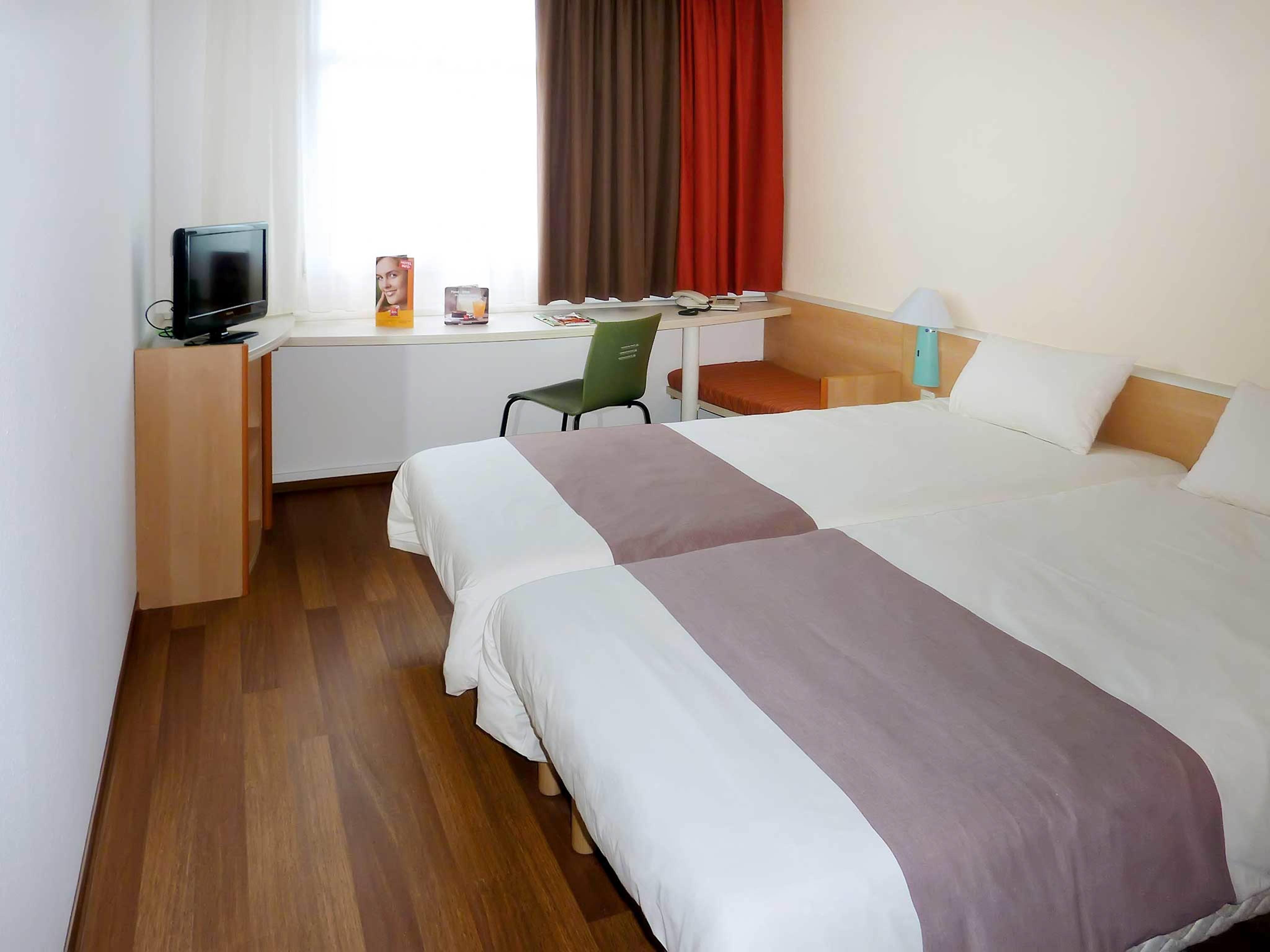 Ibis Hotel Frankfurt Messe West Франкфурт на Майн Екстериор снимка