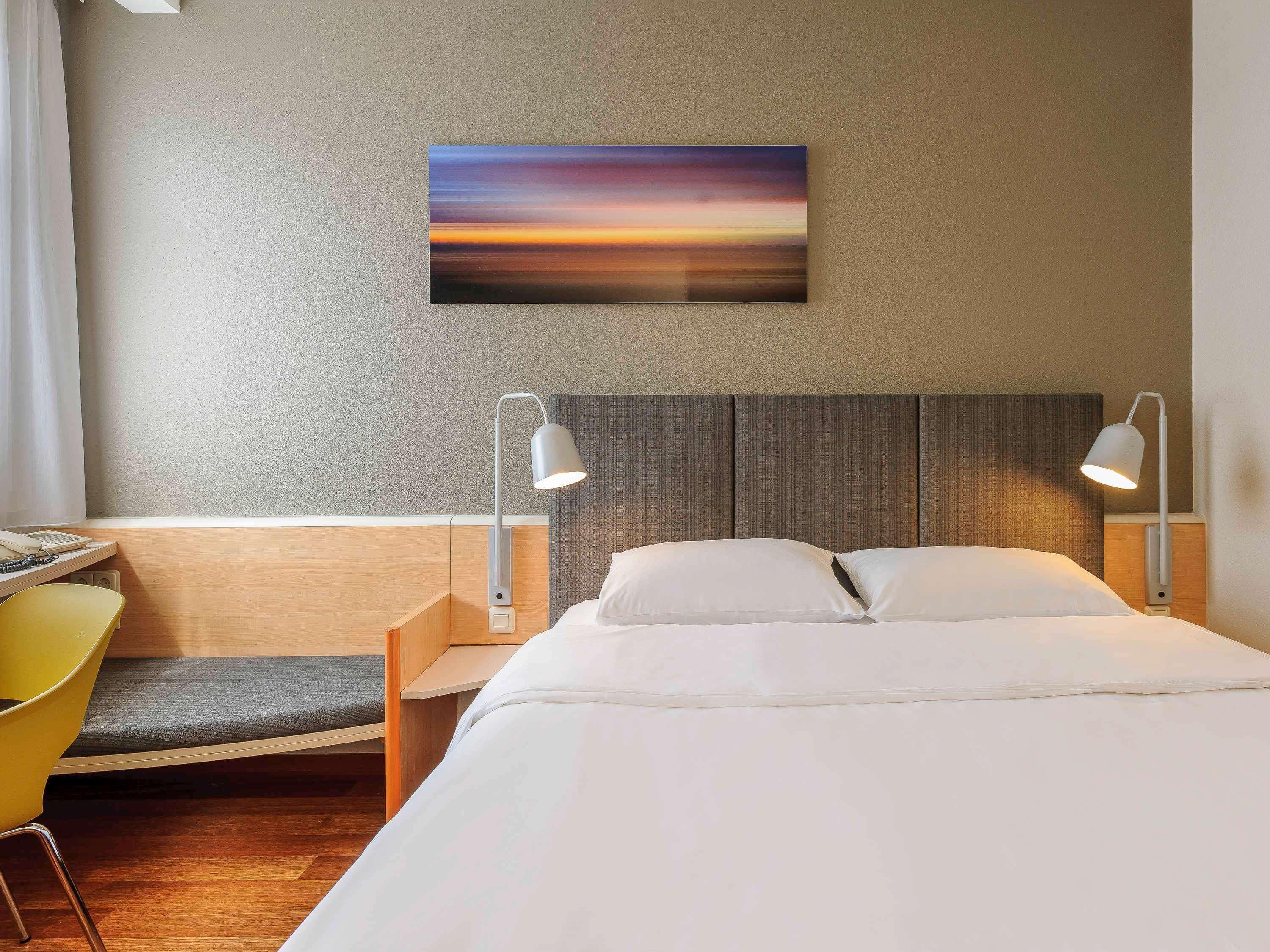 Ibis Hotel Frankfurt Messe West Франкфурт на Майн Екстериор снимка