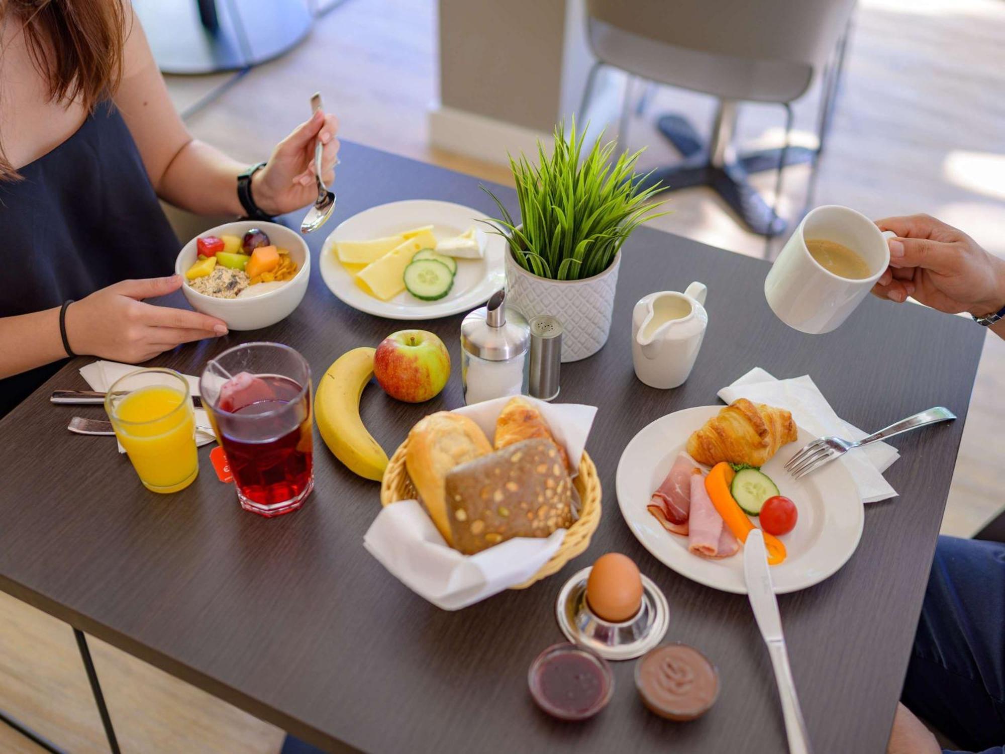 Ibis Hotel Frankfurt Messe West Франкфурт на Майн Екстериор снимка
