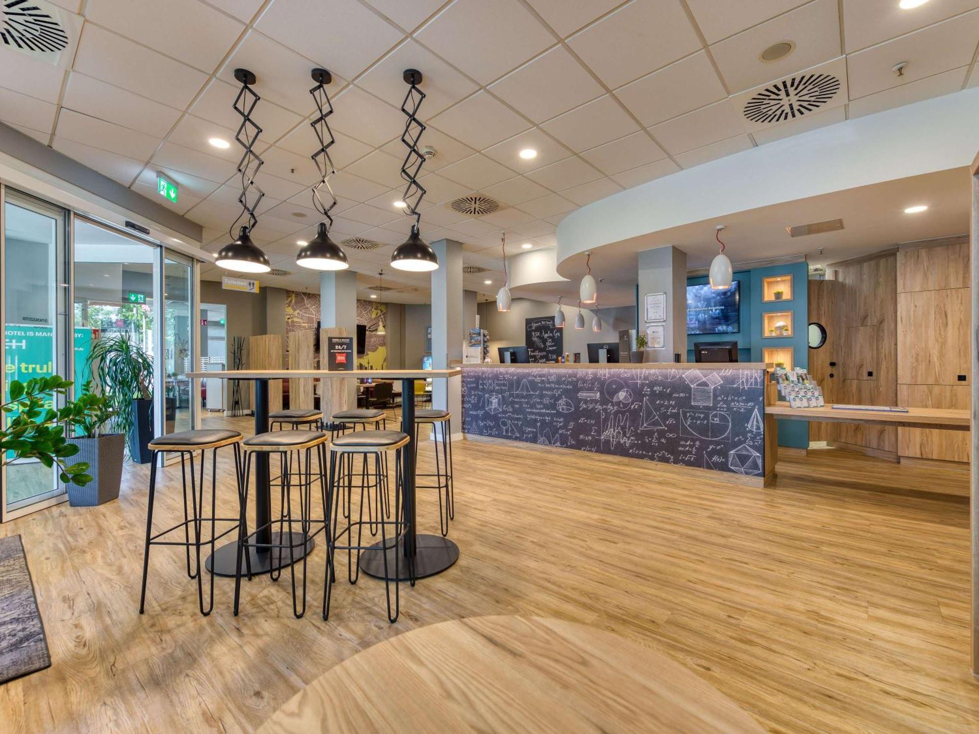 Ibis Hotel Frankfurt Messe West Франкфурт на Майн Екстериор снимка