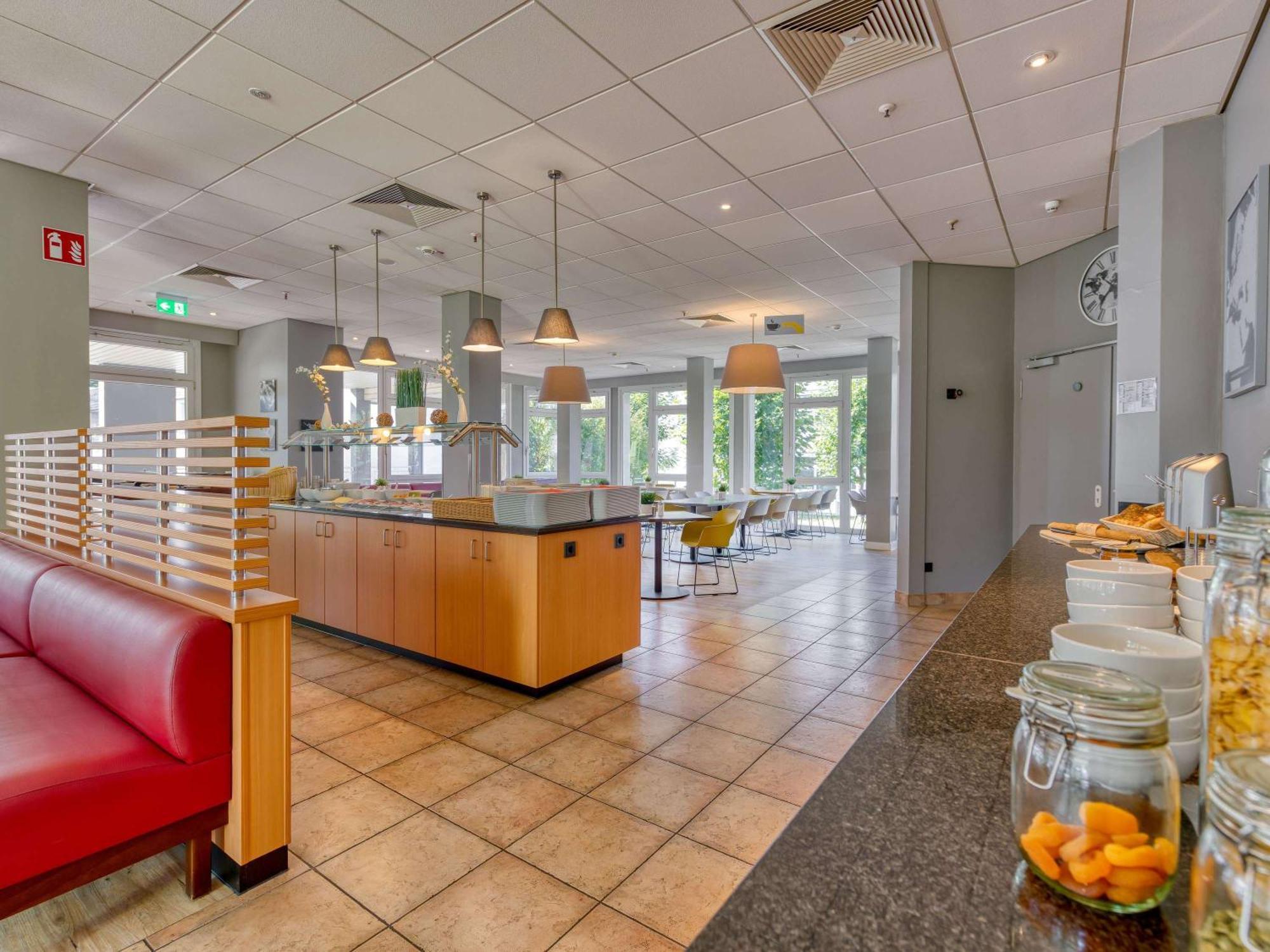 Ibis Hotel Frankfurt Messe West Франкфурт на Майн Екстериор снимка