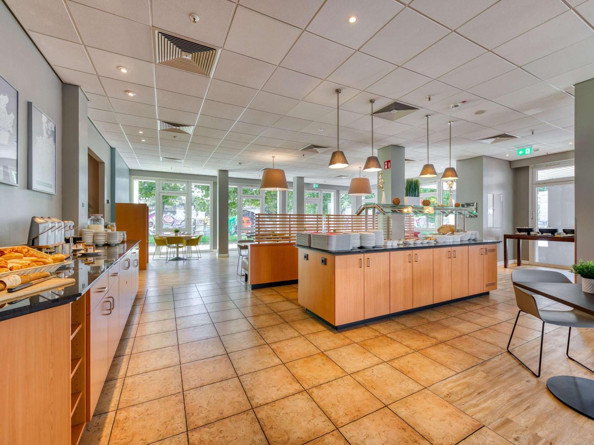 Ibis Hotel Frankfurt Messe West Франкфурт на Майн Екстериор снимка