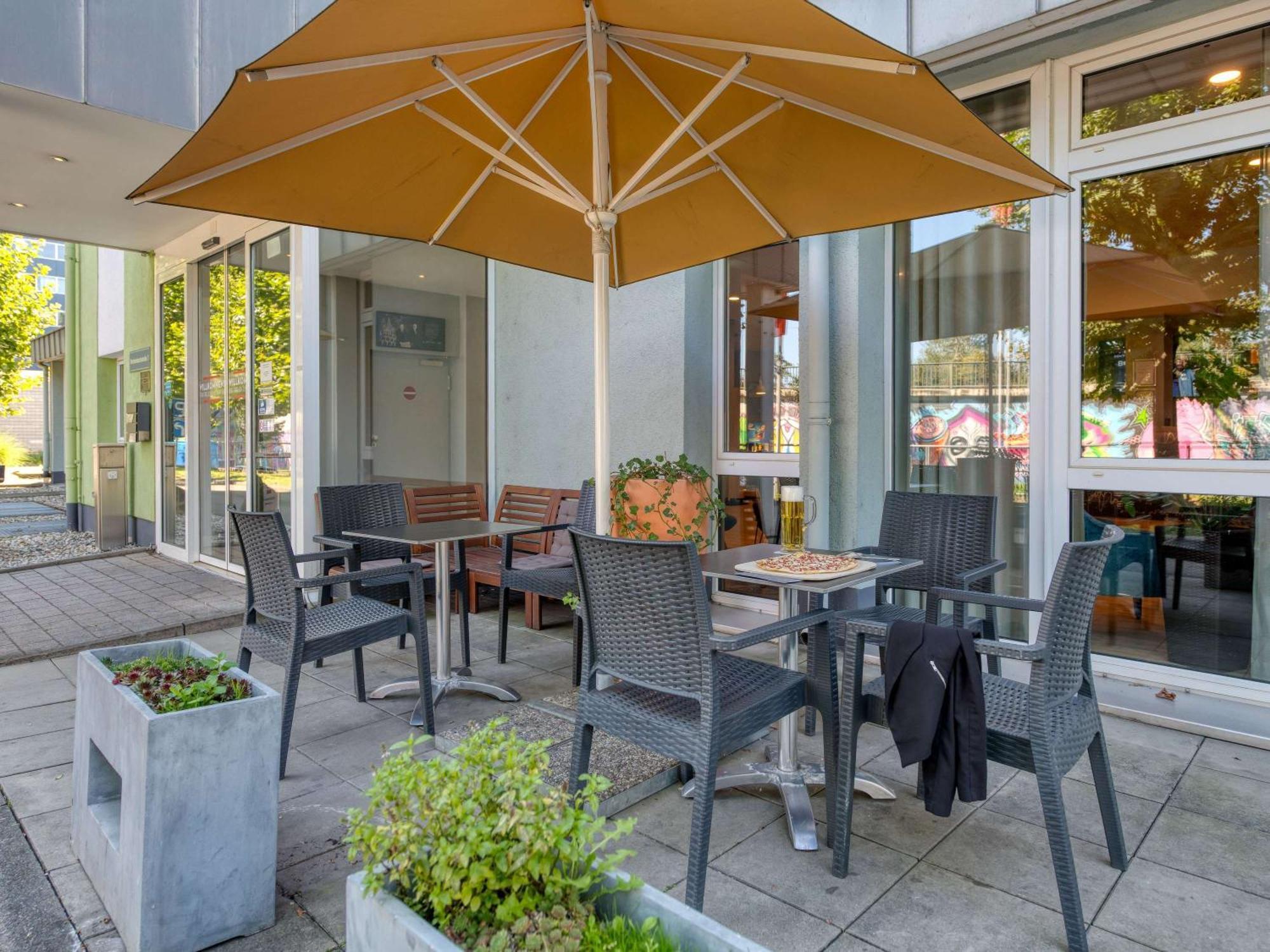 Ibis Hotel Frankfurt Messe West Франкфурт на Майн Екстериор снимка