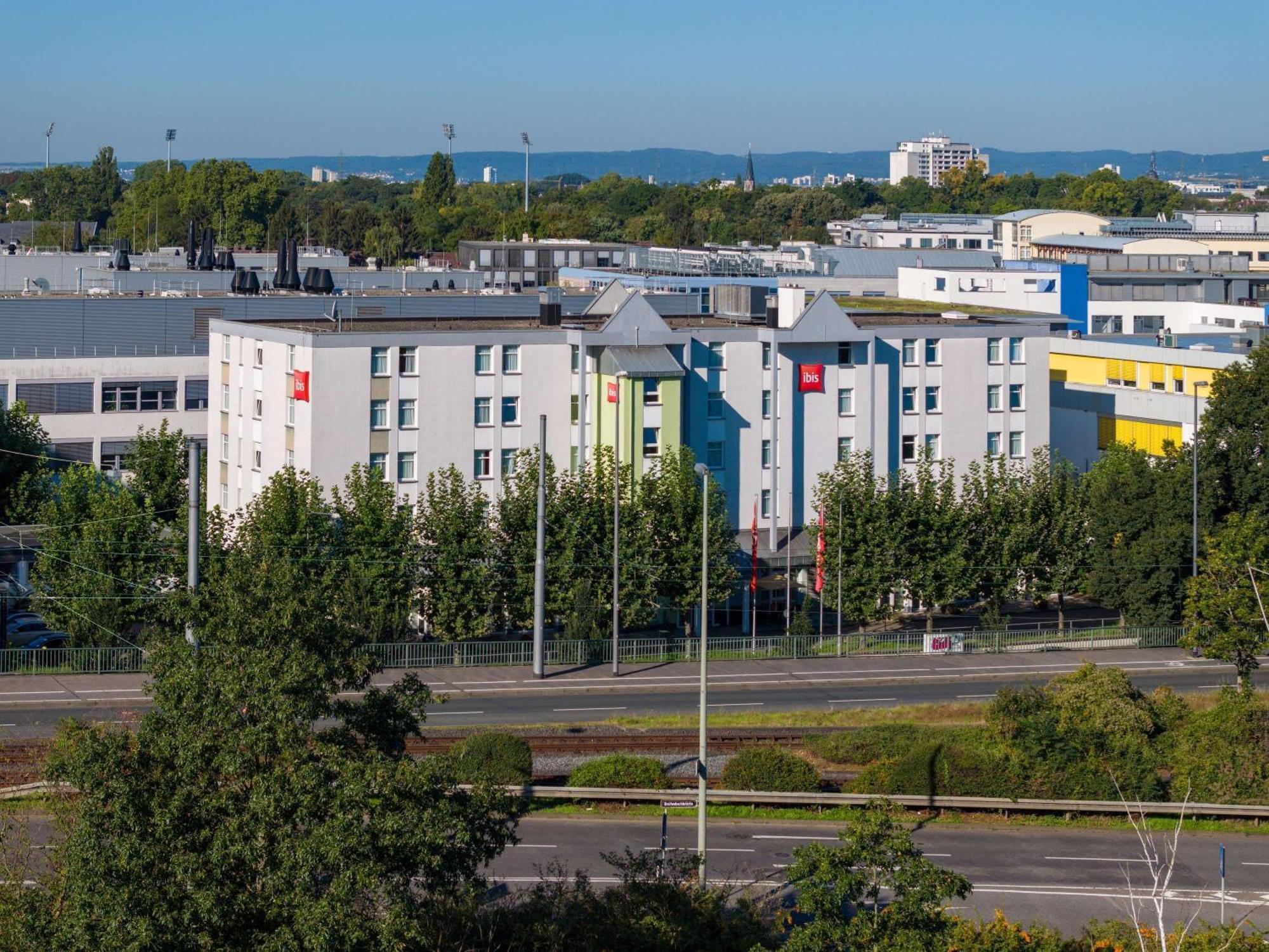 Ibis Hotel Frankfurt Messe West Франкфурт на Майн Екстериор снимка