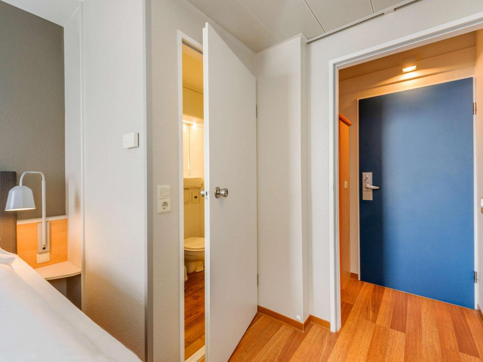 Ibis Hotel Frankfurt Messe West Франкфурт на Майн Екстериор снимка