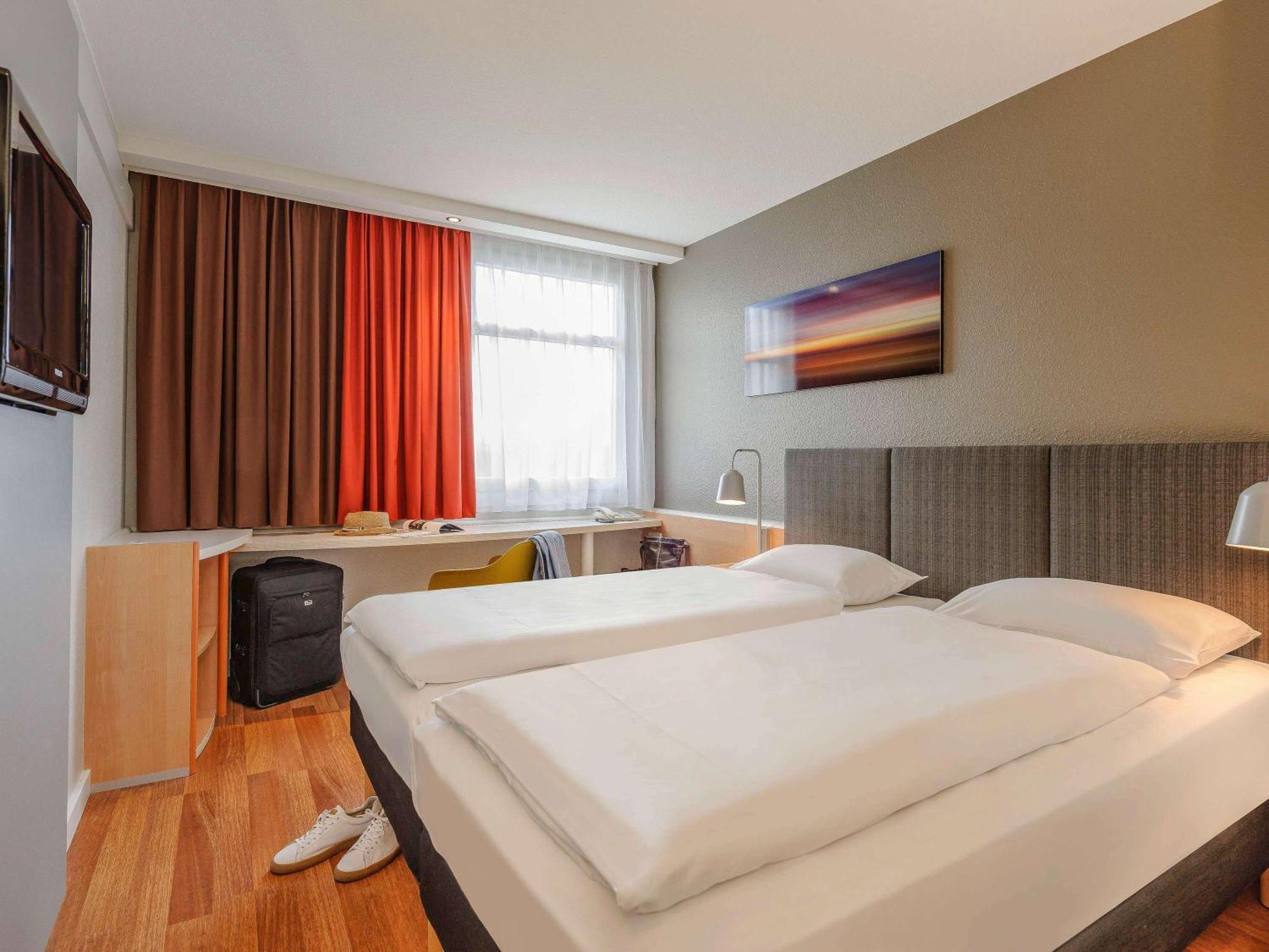 Ibis Hotel Frankfurt Messe West Франкфурт на Майн Екстериор снимка