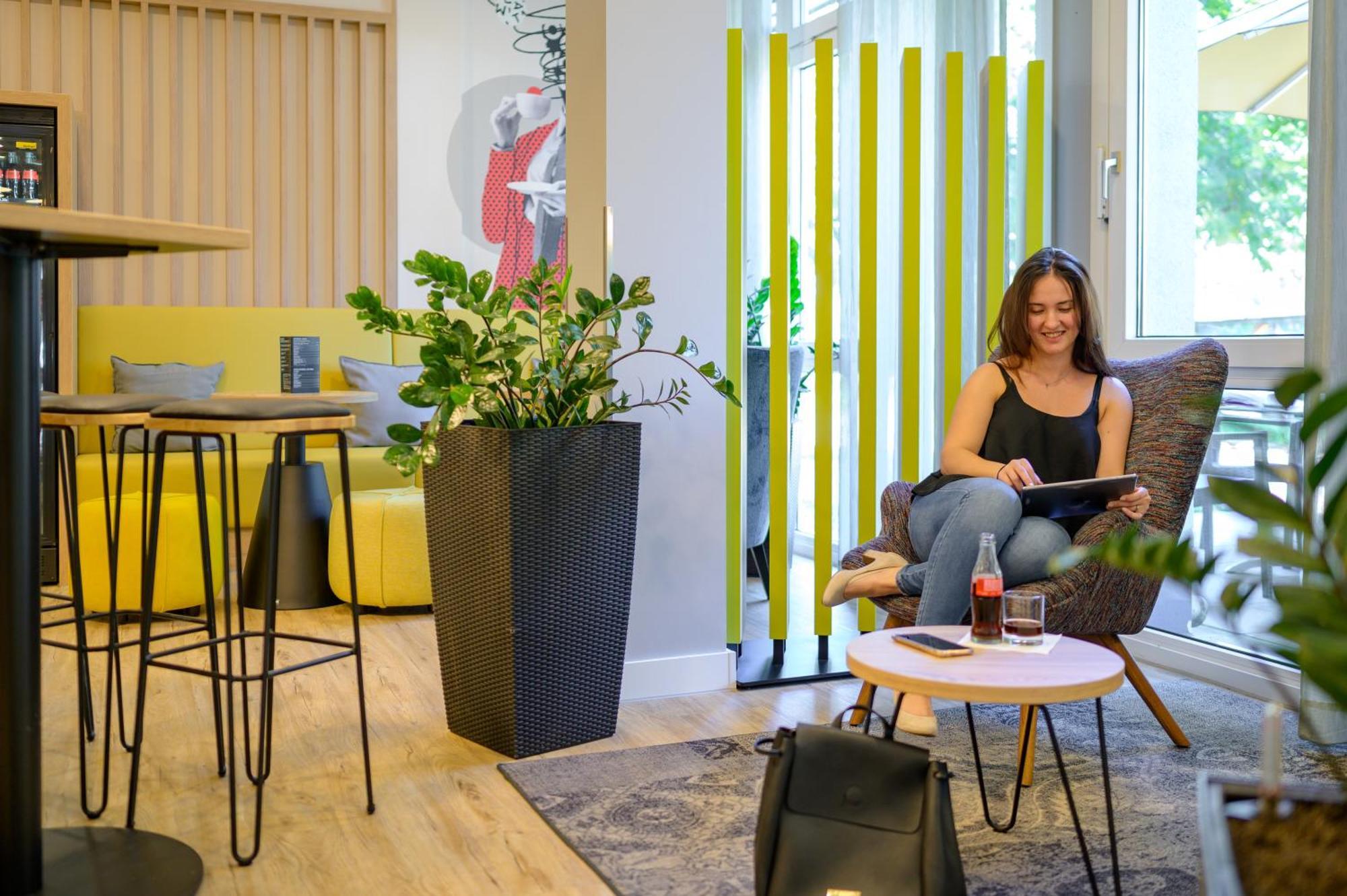 Ibis Hotel Frankfurt Messe West Франкфурт на Майн Екстериор снимка