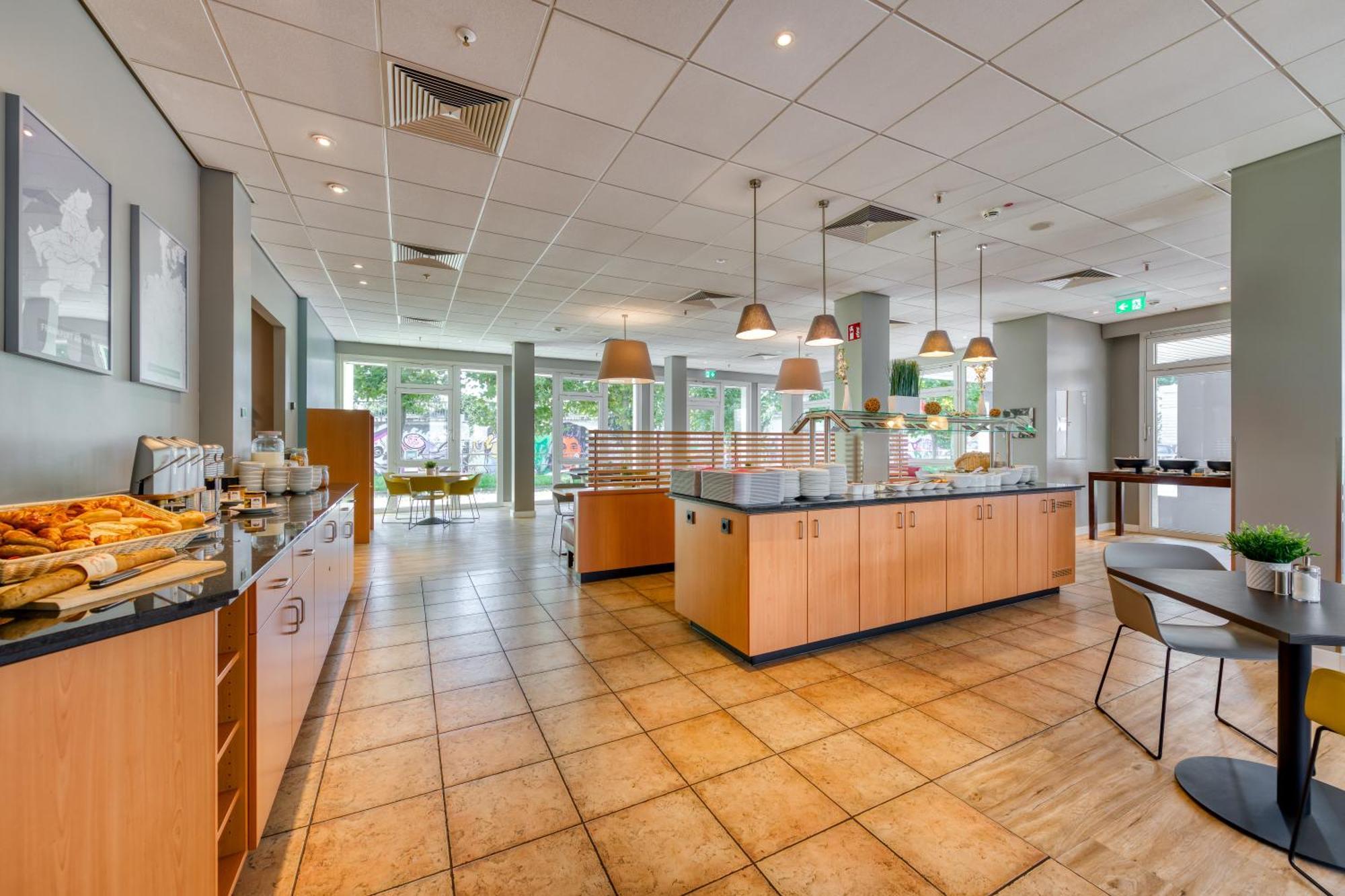 Ibis Hotel Frankfurt Messe West Франкфурт на Майн Екстериор снимка