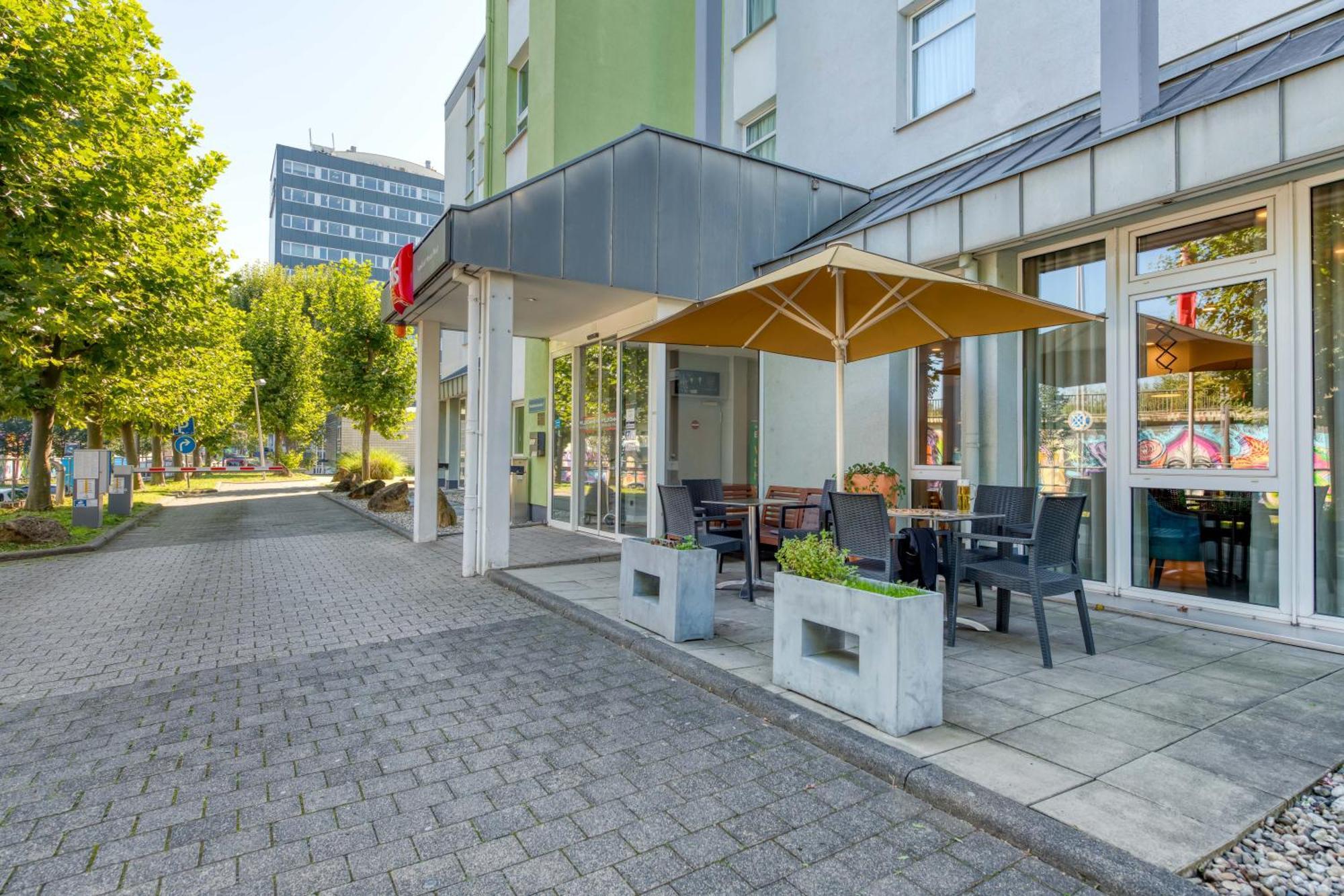 Ibis Hotel Frankfurt Messe West Франкфурт на Майн Екстериор снимка